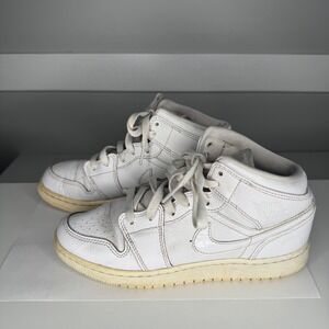 Nike Air Jordan 1 Mid Women 6.5 White 554725-126 Triple White Sneakers